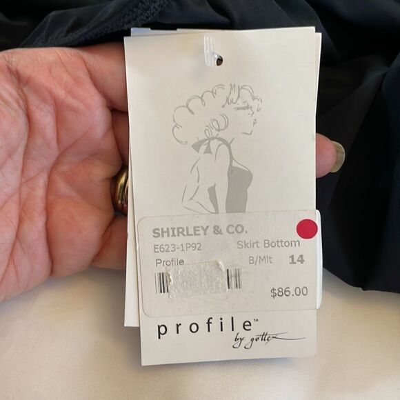 PROFILE BY GOTTEX SKIRT WITH BUILT IN BIKINI.  FLOWY MULTI COLORED TRIM.… - Picture 6 of 9